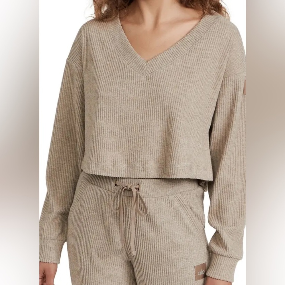 Alo muse v neck pullover